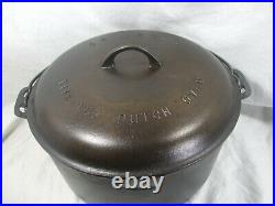 Griswold #11 Tite Top dutch oven with lid and trivet