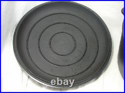 Griswold #11 Tite Top dutch oven with lid and trivet