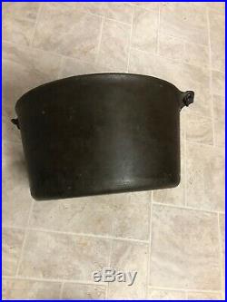 Griswold 13 Cast Iron Dutch Oven