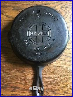 Griswold 7 cast iron skillet with original lid
