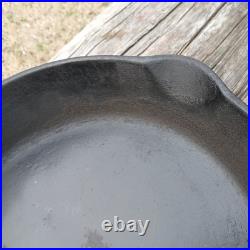 Griswold #8 704 w Small Logo Cast Iron Skillet Withlid