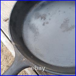 Griswold #8 704 w Small Logo Cast Iron Skillet Withlid