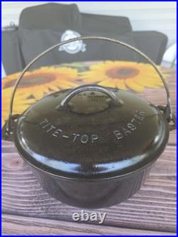 Griswold #8 Cast Iron Dutch Oven with Lid slant logo