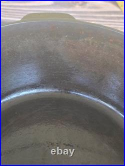 Griswold #8 Cast Iron Dutch Oven with Lid slant logo