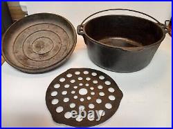 Griswold #8 Cast Iron Tite-Top Dutch Oven WithHandle and Trivet Button Logo lid