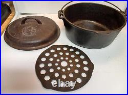 Griswold #8 Cast Iron Tite-Top Dutch Oven WithHandle and Trivet Button Logo lid