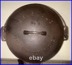 Griswold #9 Cast Iron Tite-Top Dutch Oven Large Logo