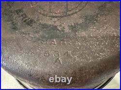 Griswold #9 Cast Iron Tite-Top Dutch Oven Large Logo