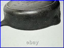 Griswold 9 cast iron skillet Slant Logo 710E Heat Ring (pan)