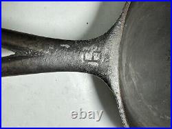 Griswold 9 cast iron skillet Slant Logo 710E Heat Ring (pan)