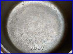 Griswold Cast Iron #6 Dutch Oven