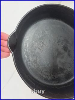 Griswold Cast Iron #9 Skillet 710 11.5