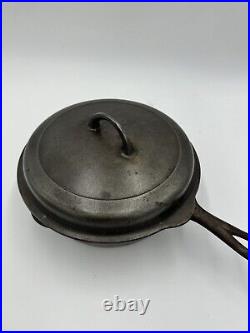 Griswold Cast Iron Deep Chicken Fryer No. 8 Pan 777 with Lid 1098B logo