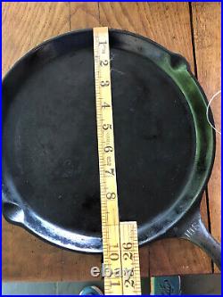 Griswold Cast Iron No. 108 Skillet Griddle 201A sits flat block logo