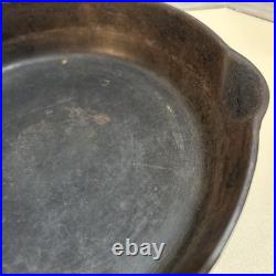 Griswold Cast Iron Skillet #7 701 Large Block Logo