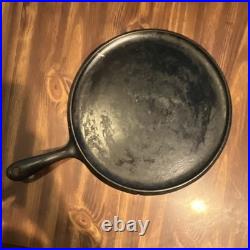 Griswold Erie 739 Cast Iron griddle frying pan 9 in Black Flat-Bottomed Vintage