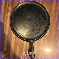 Griswold Erie 739 Cast Iron griddle frying pan 9 in Black Flat-Bottomed Vintage