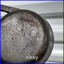 Griswold Erie PA 951 No 12 Cast Iron 11 Cup Gem Baking Pan Slant Logo Rare