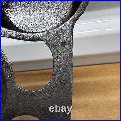 Griswold Erie PA 951 No 12 Cast Iron 11 Cup Gem Baking Pan Slant Logo Rare