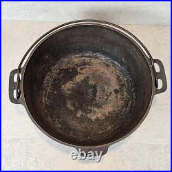 Griswold No 8 Cast Iron Tite-Top Dutch Oven Base With Lid