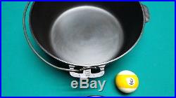 Griswold No. 9 Tite Top Dutch Oven With Low Dome Wire Handle Lid. Block Logo