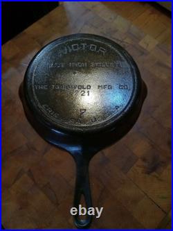 Griswold Victor #7 Cast Iron Skillet