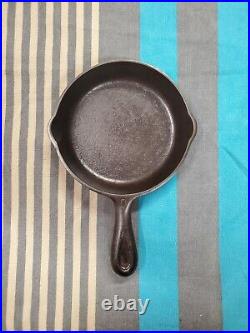 Griswold toy cast iron skillet #562
