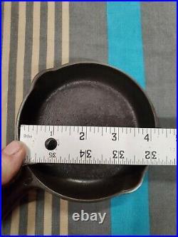 Griswold toy cast iron skillet #562