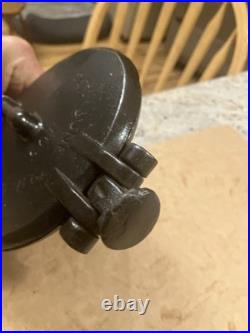 Grizwold Cast Iron Rosette Press 885/995
