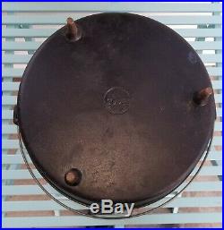 Large Lodge Number 16 Cast Iron Camp Dutch Oven Discontinued Great Condition