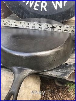 Large VINTAGE WAGNER CAST IRON SKILLET NO 12 WithSMOOTH Cooking Surface