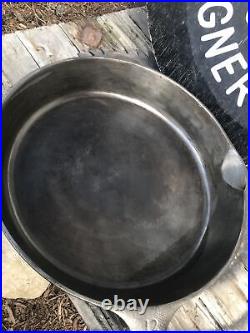 Large VINTAGE WAGNER CAST IRON SKILLET NO 12 WithSMOOTH Cooking Surface