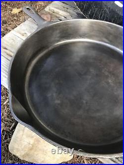 Large VINTAGE WAGNER CAST IRON SKILLET NO 12 WithSMOOTH Cooking Surface