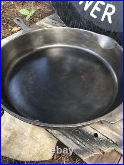 Large VINTAGE WAGNER CAST IRON SKILLET NO 12 WithSMOOTH Cooking Surface