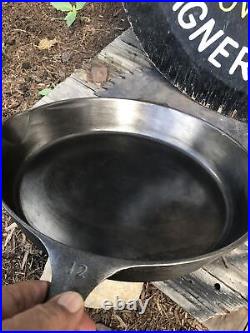 Large VINTAGE WAGNER CAST IRON SKILLET NO 12 WithSMOOTH Cooking Surface