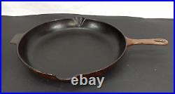 Le Creuset #30 Cast Iron Skillet Double Spout 13 Diameter Fry Pan Black HEAVY