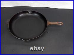 Le Creuset #30 Cast Iron Skillet Double Spout 13 Diameter Fry Pan Black HEAVY