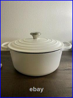 Le Creuset Classic Round Dutch Oven Casserole 5.5 Qt Matte White