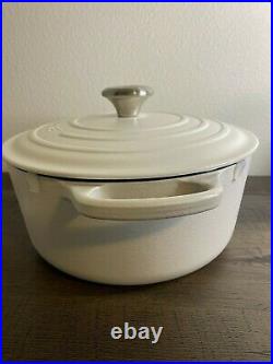 Le Creuset Classic Round Dutch Oven Casserole 5.5 Qt Matte White