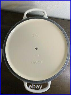 Le Creuset Classic Round Dutch Oven Casserole 5.5 Qt Matte White