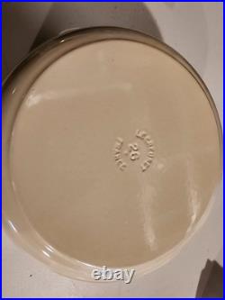 Le Creuset Dutch Oven 5.5 qt Round #26 Beige/Tan Cast Iron Enamel Black Knob