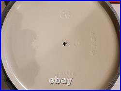 Le Creuset Dutch Oven 5.5 qt Round #26 Beige/Tan Cast Iron Enamel Black Knob