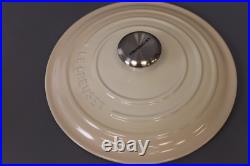 Le Creuset Enameled Cast Iron Signature Round Dutch Oven, 5.5 qt, Meringue