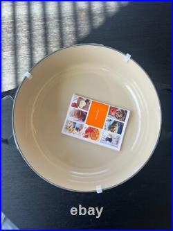 Le Creuset Enameled Cast Iron Signature Round Wide Dutch Oven, 6.75 qt, Licorice