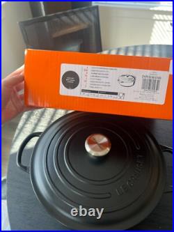 Le Creuset Enameled Cast Iron Signature Round Wide Dutch Oven, 6.75 qt, Licorice