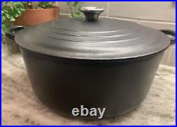 Le Creuset Round Dutch Oven, 7.25qt 28cm RARE Matte Black Enamel Cast Iron READ