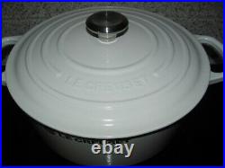 Le Creuset Shiny White 7-1/4 Qt, #28, Round Dutch Oven, Cast Iron Signature NEW