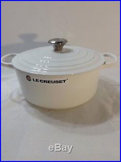 Le Creuset Signature Enameled Cast-Iron 5-1/2-Quart Round French Dutch Oven