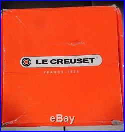 Le Creuset Signature Enameled Cast-Iron 5-1/2-Quart Round French (Dutch) Oven