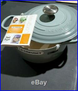 Le Creuset Signature Round Dutch Oven, 4.5 Qt